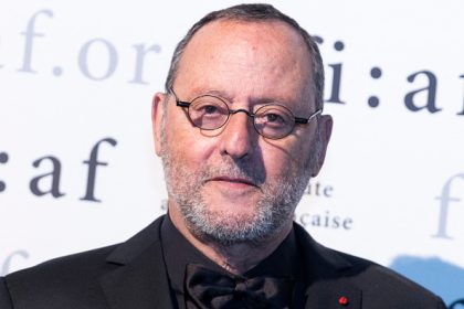 « Je savais que ce n&rsquo;était pas vrai » : Jean Reno raconte son dernier échange avec Johnny Hallyday, deux jours avant sa mort