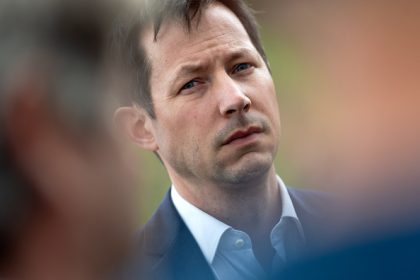 Attaque mortelle d’un fourgon pénitentiaire : François-Xavier Bellamy « en colère » dénonce « la faillite de l’État »