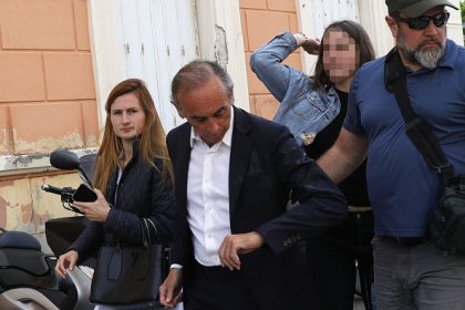 Éric Zemmour violemment pris à partie par des militants de gauche sur le marché d&rsquo;Ajaccio, le parquet ouvre une enquête
