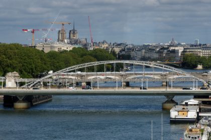 Corps démembré retrouvé à Paris dans une valise: la victime, tétraplégique, a été étranglée à mains nues