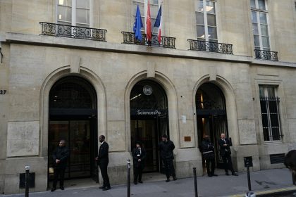 L&rsquo;entrée des locaux historiques de Sciences Po Paris à nouveau bloquée brièvement