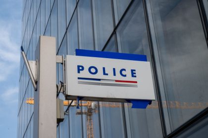 Le pronostic vital d&rsquo;un des policiers blessé par balle au commissariat est « toujours engagé »