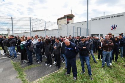 « La pénitentiaire en deuil » : blocages de prisons après l&rsquo;attaque mortelle d&rsquo;un fourgon pénitentiaire