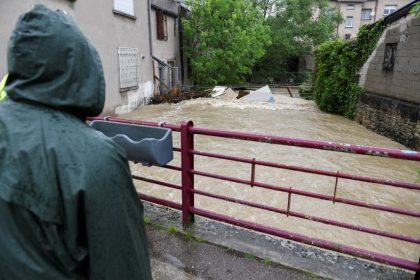 En Moselle, un agriculteur évacue des collégiens piégés par les eaux… avec son tracteur