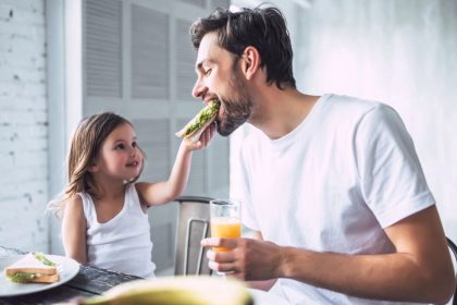 Le régime alimentaire d&rsquo;un père pourrait avoir un impact sur la santé de ses futurs enfants