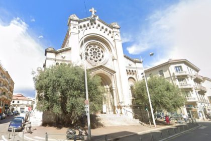 Attaque au couteau d’un prêtre à Nice en 2022 : la religieuse s’étant interposée vient de recevoir la médaille de l’ordre du mérite