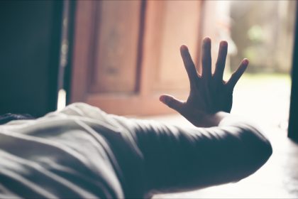 Paris: une retraitée de 77 ans projetée au sol pour son collier dans son hall d&rsquo;immeuble