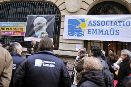 « Mission de service public » : une coprésidente d&rsquo;Emmaüs, voilée, interdite d&rsquo;une réunion en préfecture