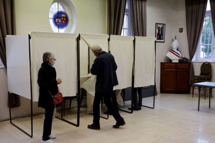 Législatives : deux inscrits sur trois devraient voter, cette forte participation complique les pronostics