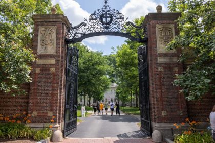 Étudiants : Abdallah, 24 ans, quitte Chanteloup-les-Vignes pour une thèse à Harvard