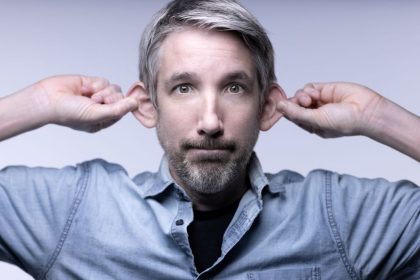 L&rsquo;humoriste Guillaume Meurice a été licencié par Radio France et s&rsquo;en prend à ses détracteurs