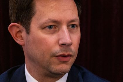 Le gouvernement s&rsquo;accapare les médias : « ça s&rsquo;arrête quand ce spectacle ? » dénonce l&rsquo;euro-député Bellamy