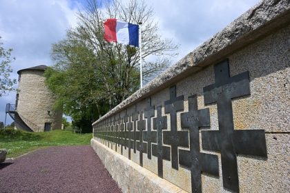 Débarquement : des drapeaux français volés avant la venue d&rsquo;Emmanuel Macron dans le Morbihan