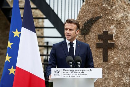 Morbihan : Emmanuel Macron loue « l&rsquo;esprit de sacrifice » au début des commémorations du D-Day