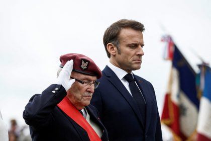 « Saint-Lô, année zéro » : Emmanuel Macron rend hommage aux victimes civiles des bombardements alliés