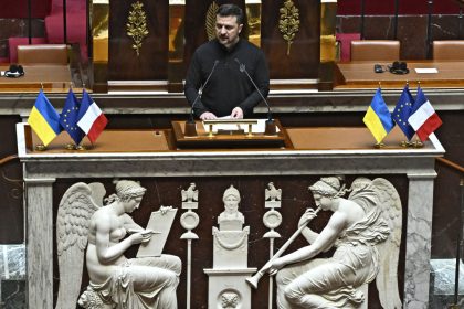 « Instrumentalisation » ou « honneur » : les députés partagés après le discours de Volodymyr Zelensky à l&rsquo;Assemblée