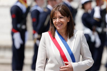 JO 2024 : Anne Hidalgo se baignera finalement dans la Seine la semaine du 15 juillet