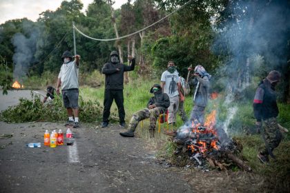 Nouvelle-Calédonie : Emmanuel Macron n&rsquo;a pas réussi à convaincre après son appel à la « levée ferme et définitive de tous les barrages »
