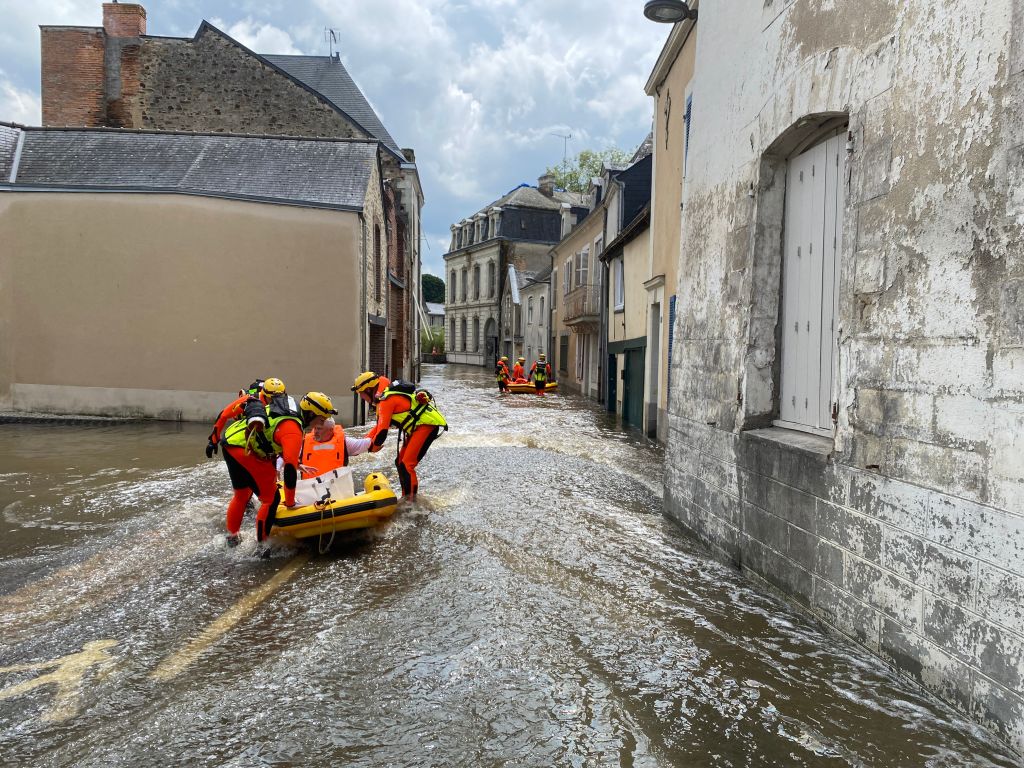 Inondations : levée de la vigilance rouge en Mayenne et Maine-et-Loire ...