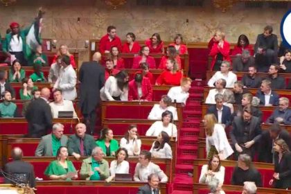 Des députés de gauche aux couleurs de la Palestine, un drapeau palestinien brandi par une insoumise : nouvelles tensions à l&rsquo;Assemblée