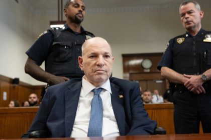 Un procureur de New York annonce de nouvelles accusations contre Harvey Weinstein impliquant d&rsquo;autres victimes