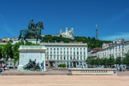 « On ne peut plus rien protéger »: à Lyon, la statue équestre de Louis XIV taguée pour la troisième fois en deux semaines