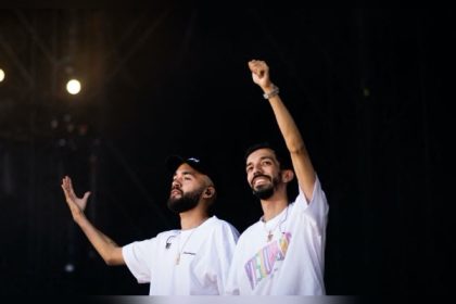 En larmes, Bigflo et Oli font monter leur mère, atteinte d&rsquo;un cancer, sur la scène du Stadium de Toulouse en plein concert