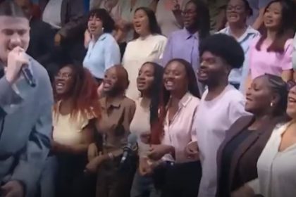 La production de Quotidien accusée de racisme à l&rsquo;encontre de choristes noirs : elle s’explique sur ces « incompréhensions »