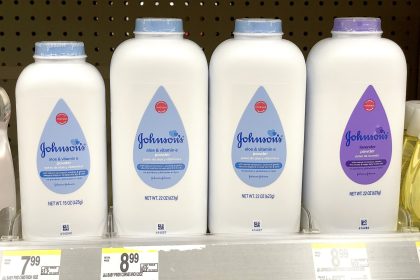 Johnson & Johnson accepte de payer 700 millions de dollars dans l&rsquo;affaire de la poudre de talc