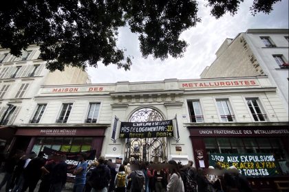 Paris XIe : la Maison des métallos occupée par 200 migrants qui refusent leur évacuation et squattent une école à proximité