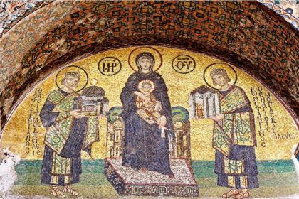 Escargots, bateaux et Césars : pourquoi le violet est la couleur de la royauté