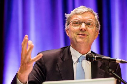 Dr Gomas : l&rsquo;arrêt de la nutrition et hydratation artificielles en fin de vie fait-il mourir de faim et de soif ?