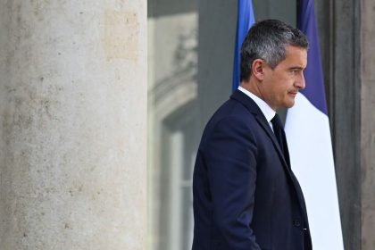 Selon Gérald Darmanin, des députés NFP soutiennent « ceux qui envoient des pavés et des haches sur la tête des gendarmes »