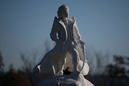 Une épave, puis une gourmette : comment la disparition de Saint-Exupéry a été résolue par Luc Vanrell ?