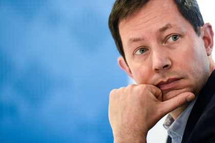 François-Xavier Bellamy porte plainte contre Rima Hassan pour menaces de mort