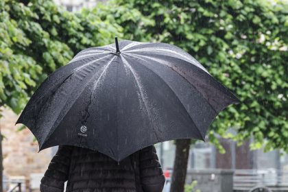 Exaspéré par la mauvaise météo, un maire normand publie un arrêté anti-pluie