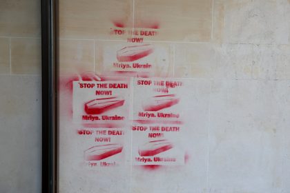 Ils restent en prison, deux individus moldaves suspectés d&rsquo;avoir tagué des cercueils