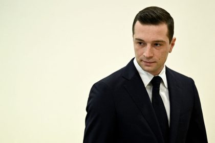 Législatives : une démocratie fragilisée avec plus de 150 désistements à l&rsquo;entre-deux-tours