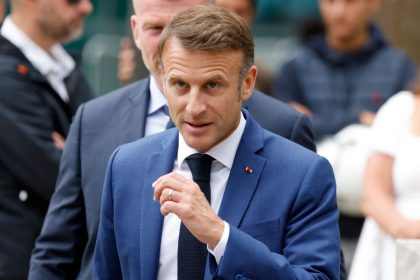 Nouveau gouvernement : Emmanuel Macron veut réunir plusieurs blocs politiques autour d&rsquo;une même table