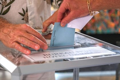 Législatives: une participation record de 26,63 % à midi, du jamais vu depuis 1981