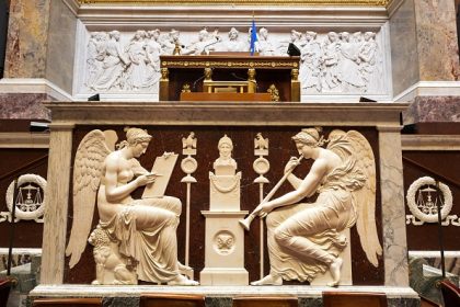 Législatives : le nombre de sièges des trois blocs s&rsquo;affine