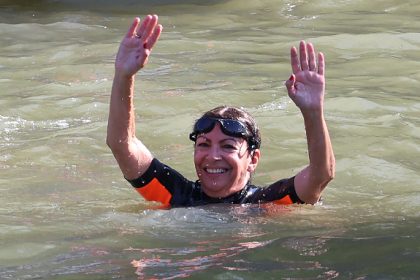 Jeux paralympiques : Anne Hidalgo a de nouveau nagé dans la Seine