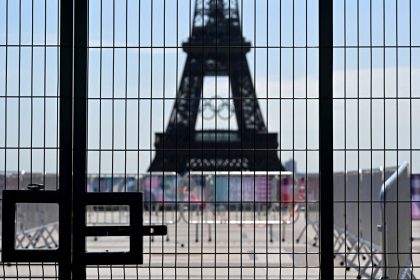 JO 2024 : une « fête populaire » dans un centre historique de Paris grillagé et désert