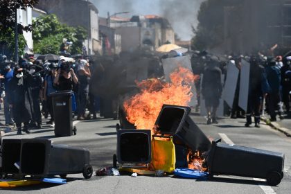 Manifestations anti-bassines : une commerçante de La Rochelle a tout perdu, son magasin vandalisé