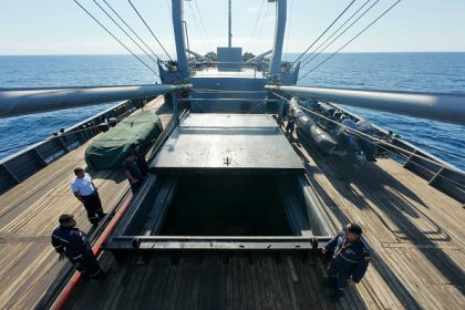 Un ex-bateau chinois de pêche illégale contre les prédateurs environnementaux