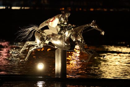 Cérémonie d’ouverture des JO 2024 : le nom de la mystérieuse cavalière remontant la Seine dévoilé
