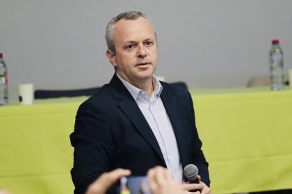 « Il n’y aura pas de majorité si nous ne parvenons pas à élargir du centre gauche social-démocrate jusqu’à la droite républicaine », estime Martin Garagnon, porte-parole d&rsquo;Ensemble pour la République