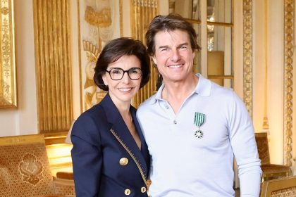 Tom Cruise reçoit de Rachida Dati le titre de Chevalier des Arts et des Lettres
