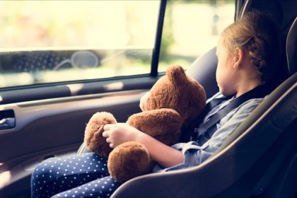 Une enfant de 2 ans meurt oubliée dans une voiture garée en plein soleil, le grand-père en garde à vue