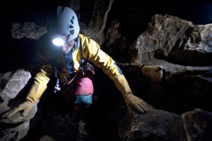 Coincé à plus de 200 mètres dans un gouffre du massif du Vercors, un spéléologue mineur secouru